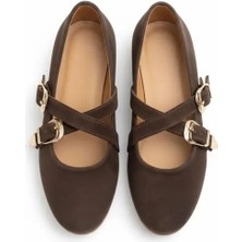 Ne&Ve Shoes Kahve Süet Hakiki Deri Çapraz Bantlı Aksesuar Detaylı Kadın Yuvarlak Burun Babet