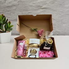 Cihania Store Özel Tasarım Kadın Hediye Kutusu – Doğum Günü & Sürpriz Hediye Seti (Farklı Konseptler)