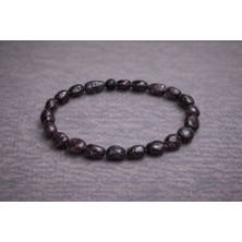 Doğaltaş Lal Amorf Kesim Bileklik – Derin Kırmızı ve Güçlü Zarafet