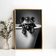 Ninastore Küvet Içinde Sırtlan Sanat Baskısı: Sıradışı Banyo Duvar Dekoru