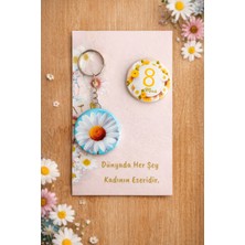 Fynbos 8 Mart Kadınlar Günü Papatya Tasarımlı Anahtarlık & Rozet Hediye Seti | 5 Adet