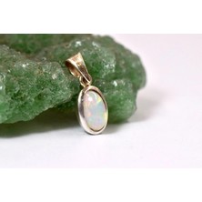 Doğaltaş Gümüş Opal Kolye – Işıltılı Renk Oyunları ve Zarif Şıklık