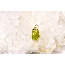 Doğaltaş Zebercet (Peridot) Taşlı Gümüş Kolye – Arınma, Yenilenme ve Kalp Ferahlığı