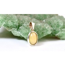 Doğaltaş Gümüş Opal Kolye – Işıltılı Renk Oyunları ve Zarif Şıklık