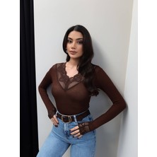 Esra Helvacı V Yaka Dantelli Transparan Bluz