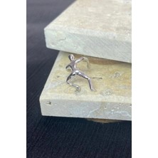 Jaida Moda Unisex Çelik Sarılan Adam Figürlü Deliksiz Fake Kıkırdak Küpe