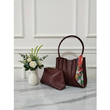 Kadın Bordo Deri Görünümlü Omuz Çantası & Makyaj Çantası Seti – Fular Detaylı