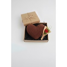 Dekoratif Kalp Yastık & Gül Buketi – El Örgüsü Tasarım, Hediye Seti