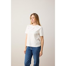 Jimmy Key  Beyaz Düz Kesim Bisiklet Yaka Örme T-Shirt