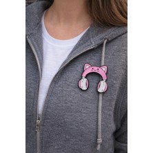 Herşey Nota Kedi Kulaklı Kulaklık Tasarımlı Metal Rozet – Pembe Figürlü Çanta Aksesuarı Pin