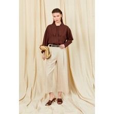 Tena Kadın Naturel Kemer Detaylı Çift Pileli Bemuda Keten Pantolon