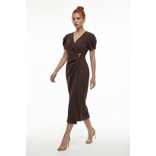 Lafaba Kadın Kahverengi Kruvaze Yaka Aksesuar Detay Midi Davet Elbisesi