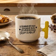Finka Dekor Kıskananlar Oldu Üzülenler Oldu Baskılı-Sarı T Hediyelik Seramik Kupa Bardak
