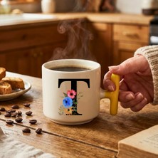 Finka Dekor Çiçekli T Harfi Tasarımlı-Sarı T Kişiye Özel Seramik Kupa