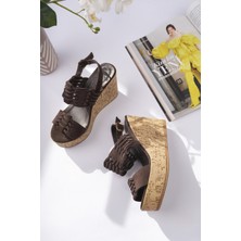 Sy Leather Shay Model Hakiki Deri Örgü Detaylı Tokalı Dolgu Topuk Kadın Sandalet