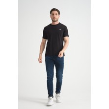 Siyah  Erkek T-Shirt Nefes Alabilen Esnek Pamuklu Kumaş Regular Kalıp Minimal Logolu L