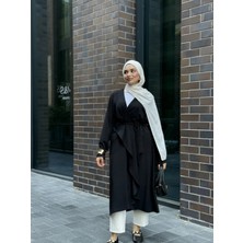 Modaco Şalyaka Kuşaklı Krep Kap - 120 cm Standart Beden Tesettür Dış Giyim - Siyah