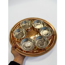 Maraş Bakırcılık - 35 cm Kahvaltı Sunum Tepsisi Seti – 6 Adet 10 cm Kulplu Kahvaltı Tabağı, 1.150 kg