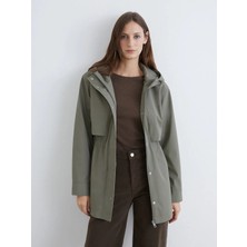 LC Waikiki Lcwaıkıkı Classic Yeşil Kapüşonlu Kadın Deri Görünümlü Yağmurluk