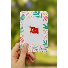 Uğurlu Dükkan Dalgalı Türkiye Bayrağı Rozeti