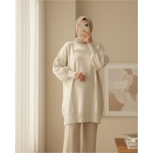 Moda Morfo Kolu Çiçek Detaylı Yuvarlak Yaka Yumoş Triko Kazak -Ekru