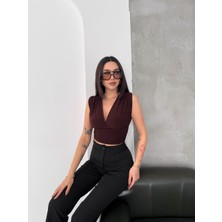 Beyka Kolsuz Büzgülü Dekolteli Crop Bluz