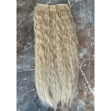 Aura Peruk Soğuk Sarı Renk Tonundaki YARIMAY2YAN Çıtçıt Modelimiz