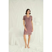 MOTTO10 Butik Yakası Kolu Omzu ve Eteği Dantelli Önü Düğmeli Gecelik