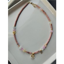Amabel Jewelerys Pembe Lav Taşı, Varasit ve Necef Doğaltaş'lı Harf ve Balık Charm'lı Kadın Kolye