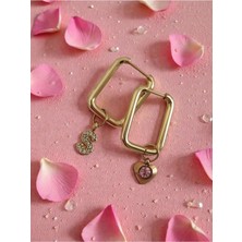 Amabel Jewelerys Sevgililer Günü Hediyesi Zirkon Kalp ve Harf Charmlı Dikdörtgen Çelik Küpe (Ipli Bileklik Hediyeli)