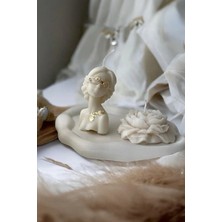 Bernami Mevlüt Pinterest 3'lü Dekoratif Kız Figürlü Soya Mumu, Şakayık Mum ve Beyaz Taş Tabak Seti