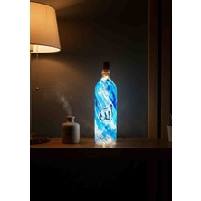 El Yapımı El Boyaması Işıklı Mavi Cam Şişe Üzeri Allah Lafzı – Dekoratif Islami Sanat Objesi