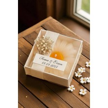 Bernami Şamdan Pinterest 8’ Li Beyaz Kraft Kutulu Papatya Mum Seti– Kurdele ve Etiket Detaylı, Düğün, Nişan, Kına