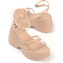 Capone Outfitters  Yüksek Dolgu Topuk Bilekten Bantlı Kadın Sandalet