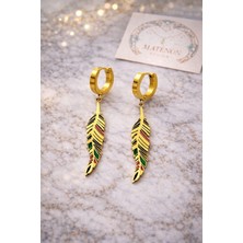 Matenon Design Gold Tüy Figürlü Sallantılı Halka Küpe – Renkli Detaylı Tasarım