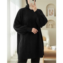 Moda Morfo Yanı Yırtmaçlı Ponponlu Yumoş Triko Kazak -Siyah