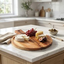 Karokstore Doğal Akasya Ahşap Yuvarlak Sunum Tahtası ve Servis Tepsisi – 28.5 cm Özel Motif Desenli ve Kulplu Pizza, Peynir ve Pasta Tabağı