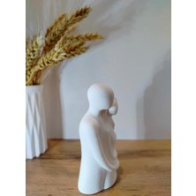 Karokstore Soyut Sevgi Heykeli – Minimalist & Anlam Yüklü Dekoratif Figür