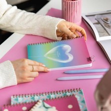 Karokstore A5 Spiralli Karton Kapak 4'lü Set Çizgili Okul Defteri 80 Yaprak - Ders Programlı Mavi Pembe Yıldız