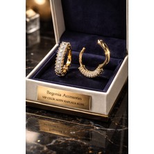 Begonia Accessories Vip Çelik Altın Kaplama Zirkon Taşlı Halka Küpe Minimal Figürlü Çivi Küpe Paslanmaz Kararmaz Alerji Yapmaz Şık Zarif Günlük ve Özel Gün Kadın Küpe