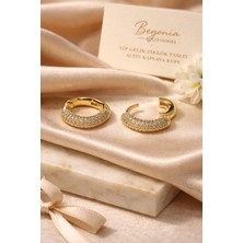 Begonia Accessories Vip Çelik Altın Kaplama Zirkon Taşlı Halka Küpe Minimal Figürlü Çivi Küpe Paslanmaz Kararmaz Alerji Yapmaz Şık Zarif Günlük ve Özel Gün Kadın Küpe