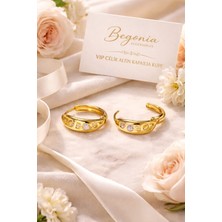 Begonia Accessories Vip Çelik Altın Kaplama Zirkon Taşlı Halka Küpe Minimal Figürlü Çivi Küpe Paslanmaz Kararmaz Alerji Yapmaz Şık Zarif Günlük ve Özel Gün Kadın Küpe