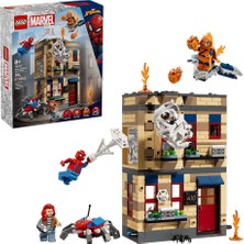 LEGO Marvel Peter Parker'ın Dairesi Süper Kahraman Savaşı Yapım Oyuncağı 76317