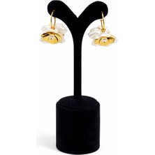 Pangu Inci Detaylı Çiçek Model Lak Kaplama Mineli Halka Küpe