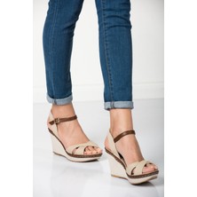 Fox Shoes Bej Kadın Dolgu Topuklu Ayakkabı 9674040205