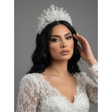 Magic Tiara Kristal ve Inci Detaylı Gelin Tacı – Işıltılı ve Zarif Tasarım