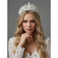 Magic Tiara Kristal ve Inci Detaylı Hacimli Gelin Tacı – Zarafetin Üç Boyutlu Hâli