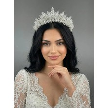 Magic Tiara Gösterişli Incili Gelin Tacı – 3D Kristal ve Inci Detaylı Işıltılı Taç