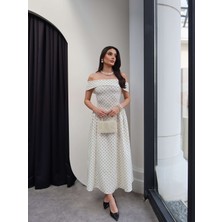 Esra Helvacı Puantiyeli Madonna Yaka Midi Elbise