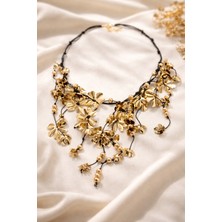 Ares 01 Store ✨ Sallantılı Çiçek Figürlü Altın Detaylı Siyah Ipli Gösterişli Kolye ✨